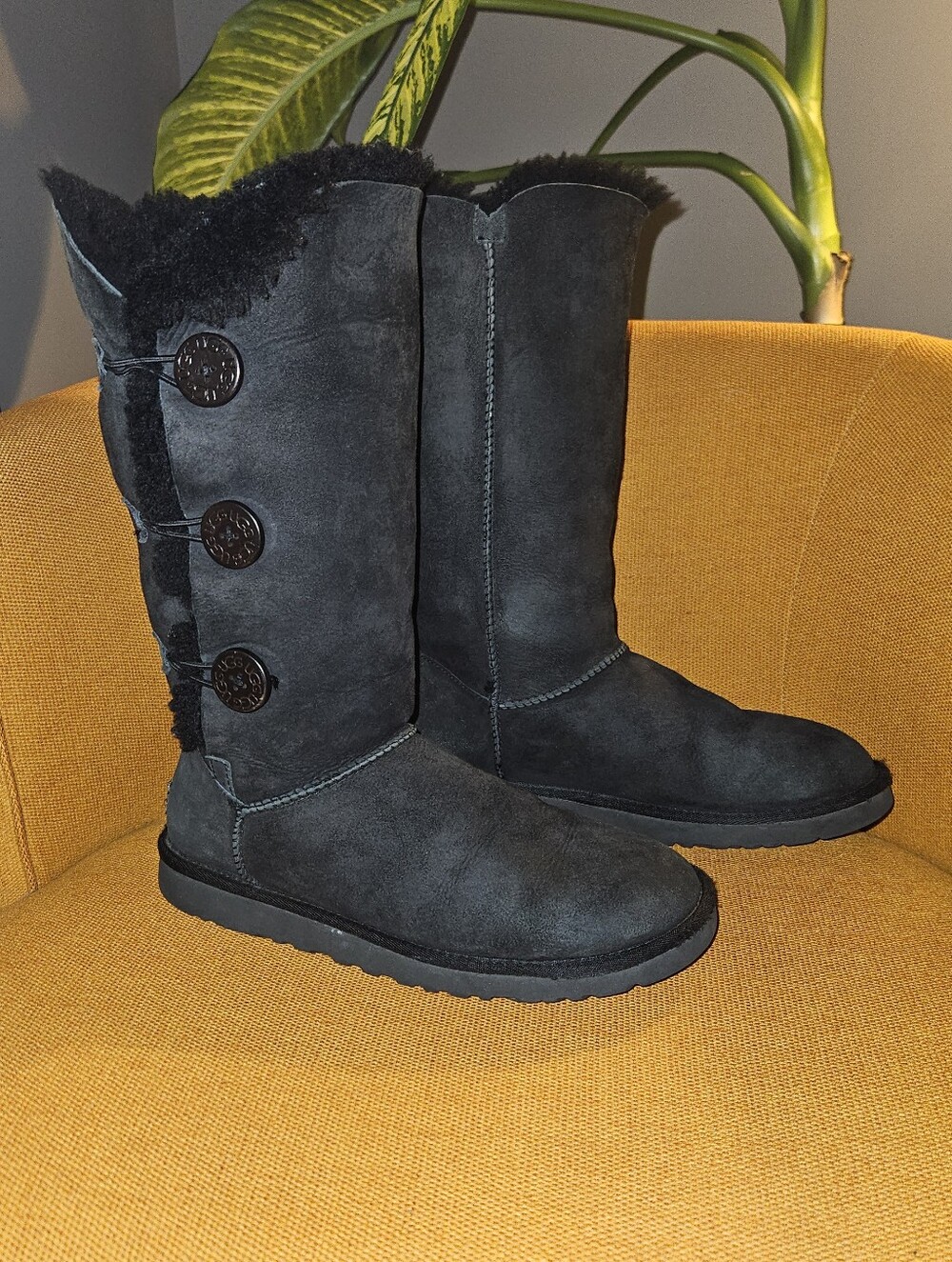 UGG Black Bailey Button Tall Sheepkin Boot F19010J Sz 9